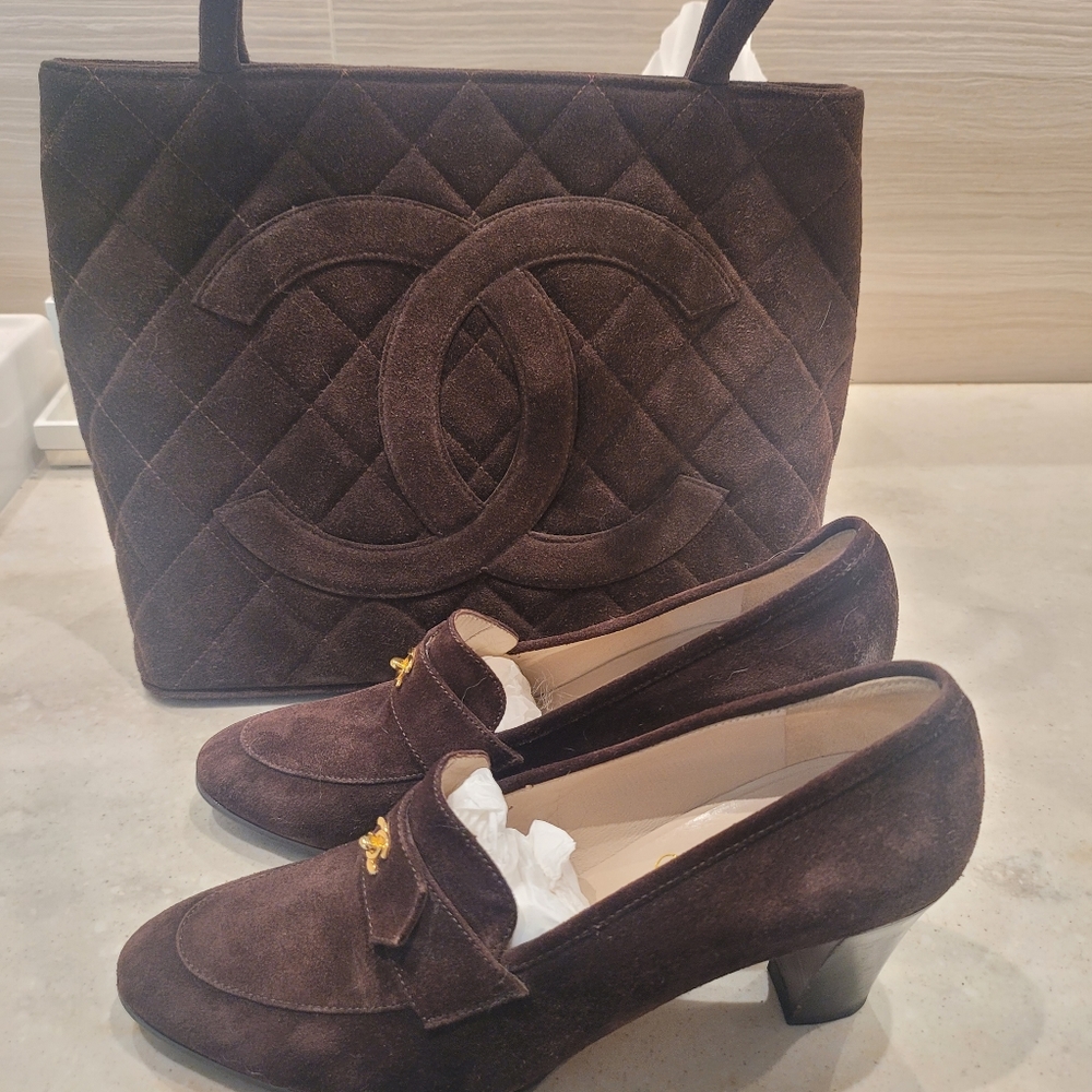 CHANEL Brown Suede Pumps w/Gold Turnlock Size 39